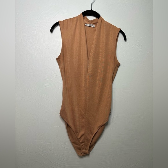 🤎 Zara Bodysuit, Medium Peach Tan Breathable Snap Closure Basic - Picture 1 of 5